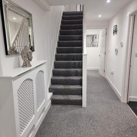 Classic 2 Bed Apartment In Oldkent Road London Ngoại thất bức ảnh