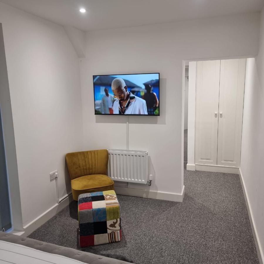 Classic 2 Bed Apartment In Oldkent Road London Ngoại thất bức ảnh