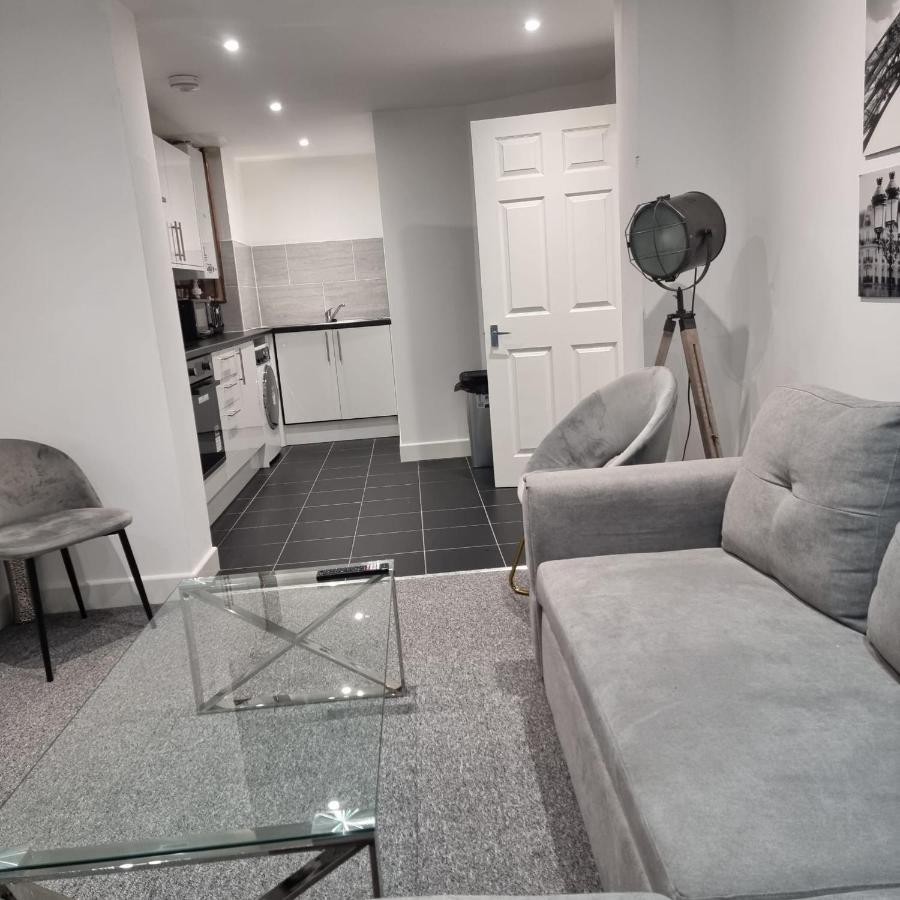 Classic 2 Bed Apartment In Oldkent Road London Ngoại thất bức ảnh