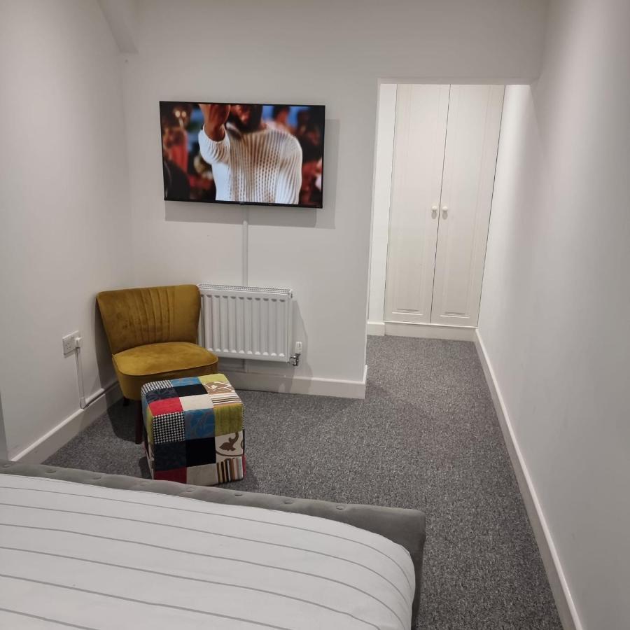 Classic 2 Bed Apartment In Oldkent Road London Ngoại thất bức ảnh