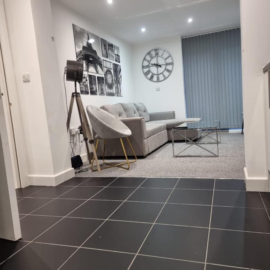 Classic 2 Bed Apartment In Oldkent Road London Ngoại thất bức ảnh
