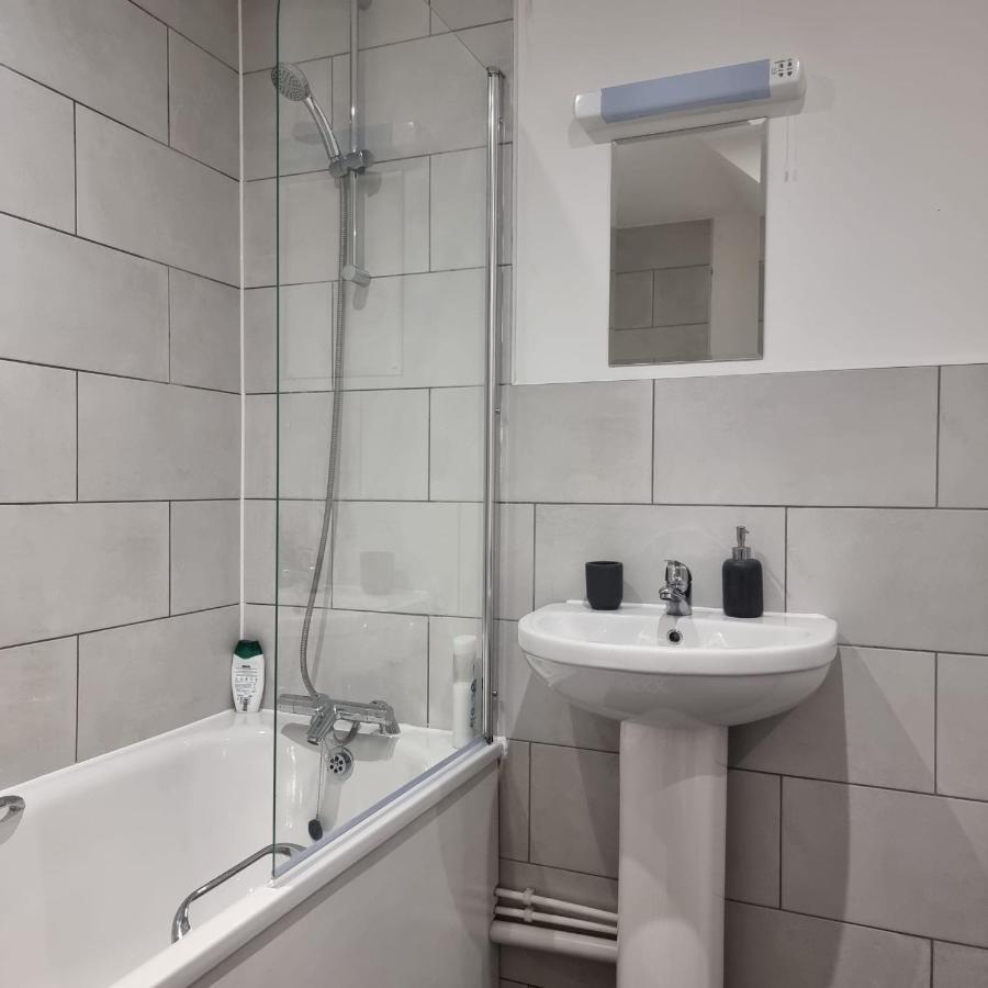 Classic 2 Bed Apartment In Oldkent Road London Ngoại thất bức ảnh