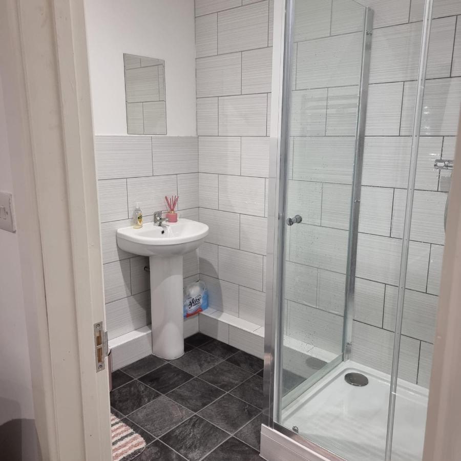 Classic 2 Bed Apartment In Oldkent Road London Ngoại thất bức ảnh