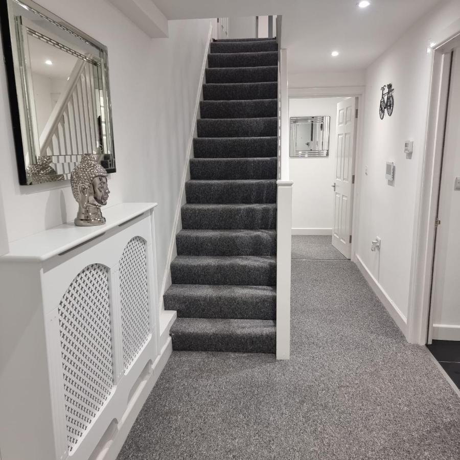 Classic 2 Bed Apartment In Oldkent Road London Ngoại thất bức ảnh