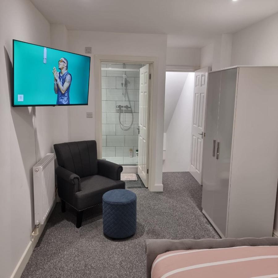 Classic 2 Bed Apartment In Oldkent Road London Ngoại thất bức ảnh