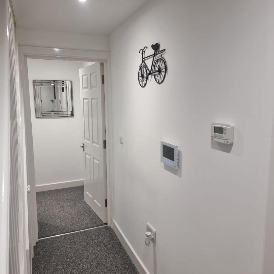 Classic 2 Bed Apartment In Oldkent Road London Ngoại thất bức ảnh