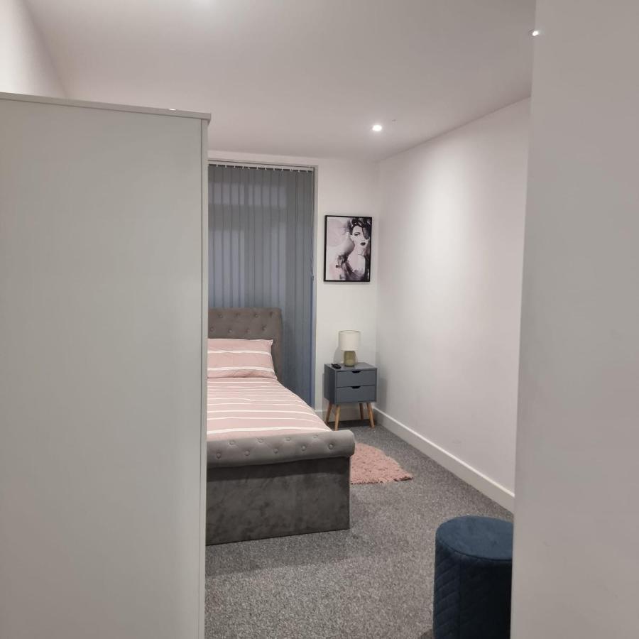 Classic 2 Bed Apartment In Oldkent Road London Ngoại thất bức ảnh
