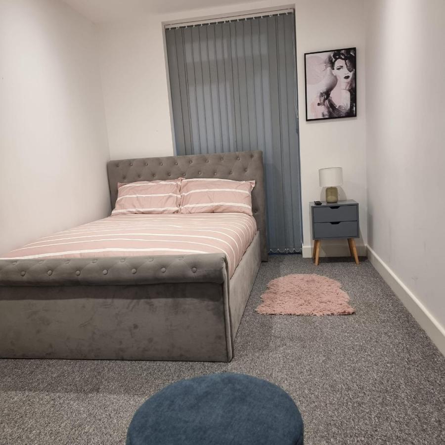 Classic 2 Bed Apartment In Oldkent Road London Ngoại thất bức ảnh